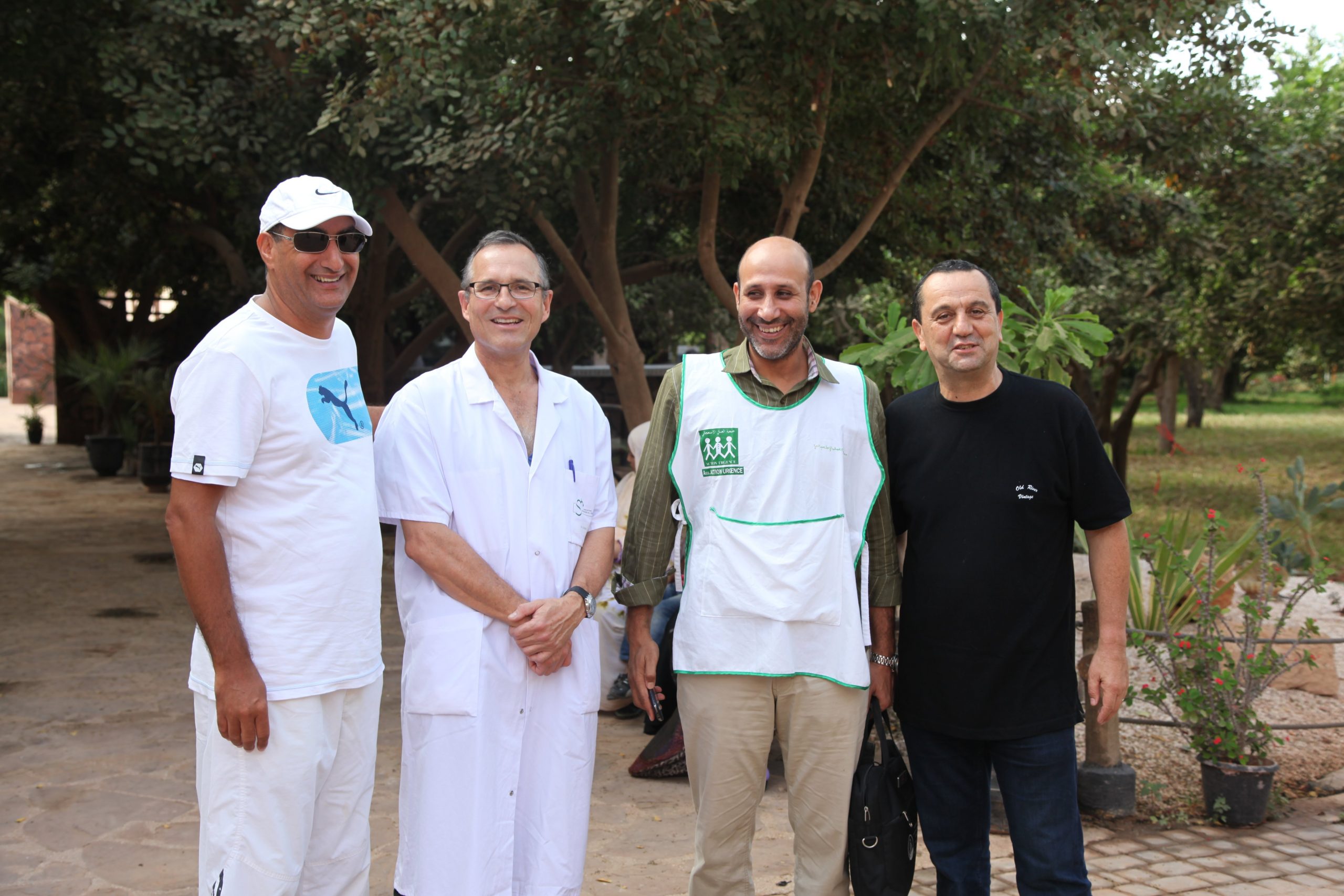 des partenariats avec des associations locales .