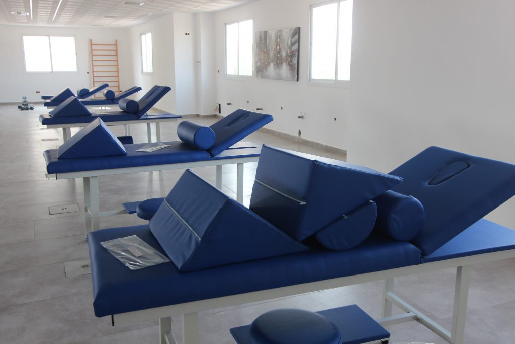 tables de massages et de rééducation.