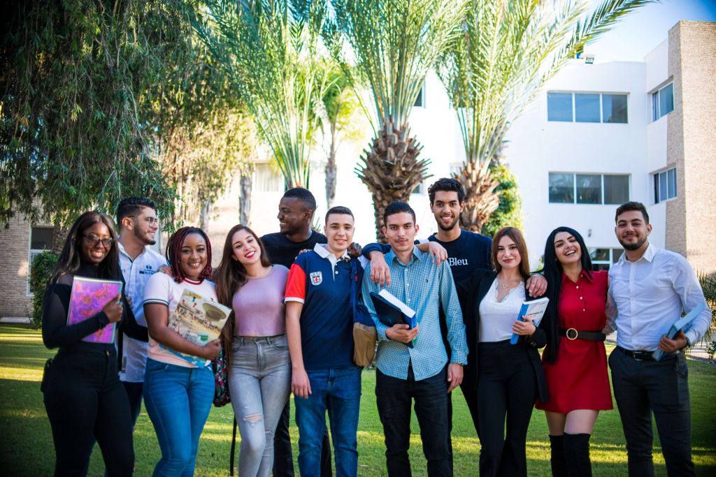 les étudiants des 4 écoles et faculté qui partagent une vie estudiantine commune.